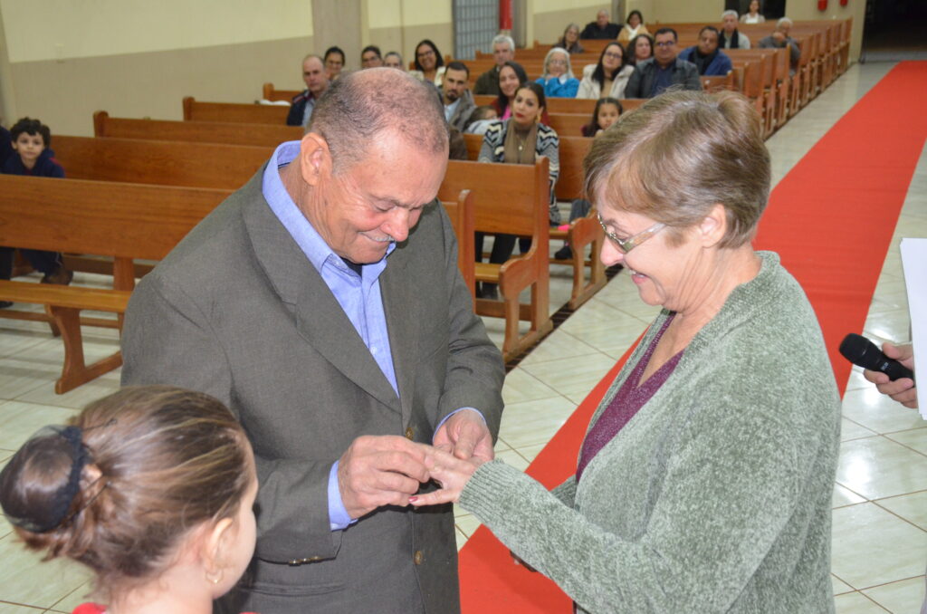 Sr. Adão Mascate e Sra. Maria: 50 anos de Matrimônio Sr. Adão Mascate e Sra. Maria: 50 anos de Matrimônio
