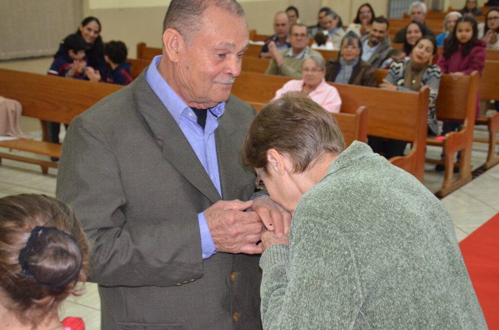 Sr. Adão Mascate e Sra. Maria: 50 anos de Matrimônio Sr. Adão Mascate e Sra. Maria: 50 anos de Matrimônio