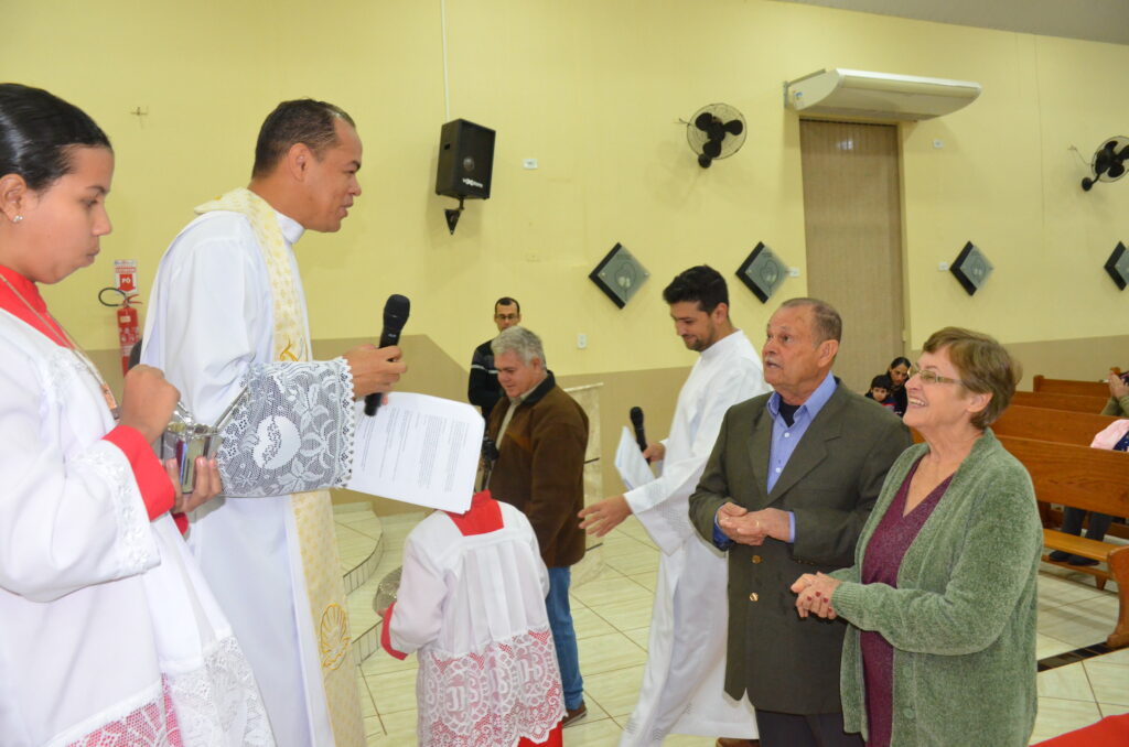 Sr. Adão Mascate e Sra. Maria: 50 anos de Matrimônio Sr. Adão Mascate e Sra. Maria: 50 anos de Matrimônio