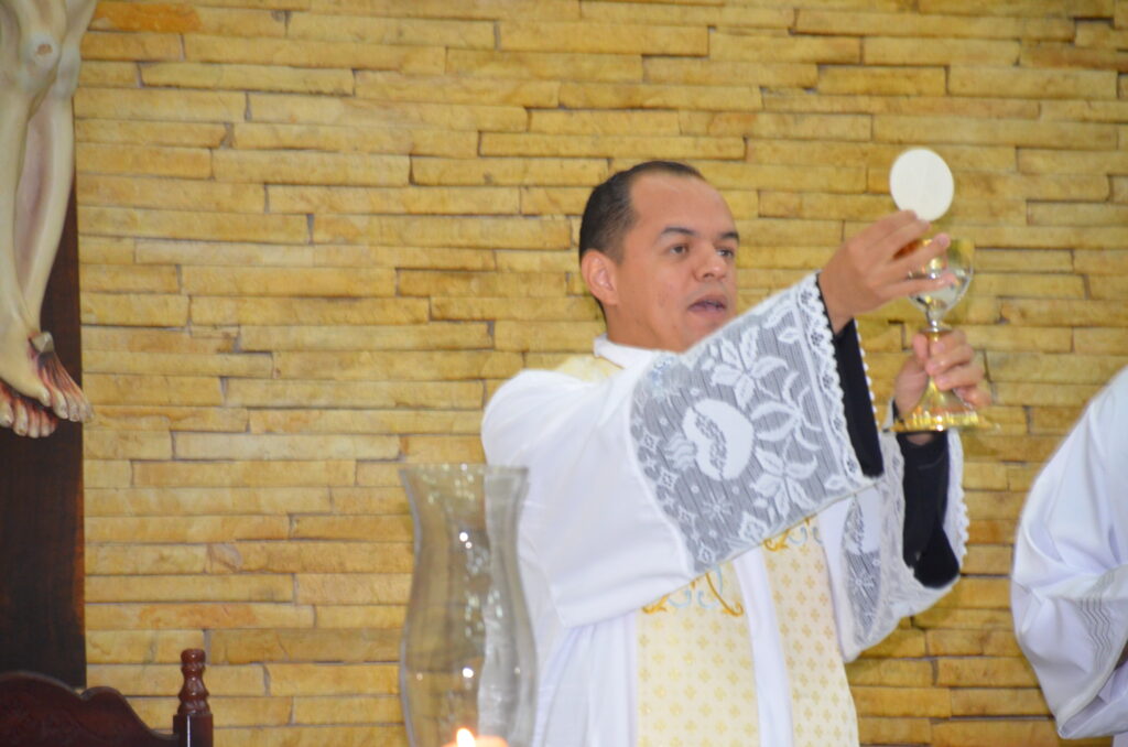 Sr. Adão Mascate e Sra. Maria: 50 anos de Matrimônio Sr. Adão Mascate e Sra. Maria: 50 anos de Matrimônio