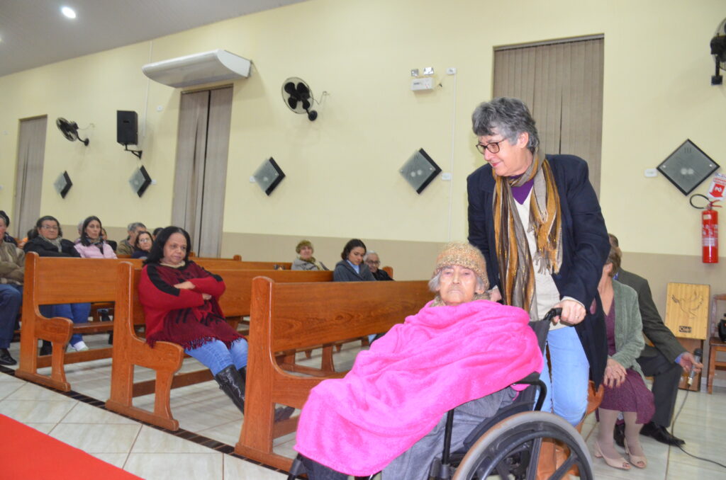 Sr. Adão Mascate e Sra. Maria: 50 anos de Matrimônio Sr. Adão Mascate e Sra. Maria: 50 anos de Matrimônio