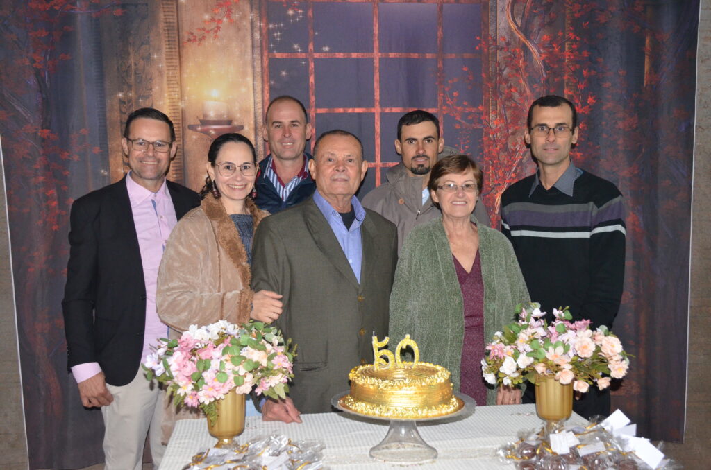 Sr. Adão Mascate e Sra. Maria: 50 anos de Matrimônio Sr. Adão Mascate e Sra. Maria: 50 anos de Matrimônio