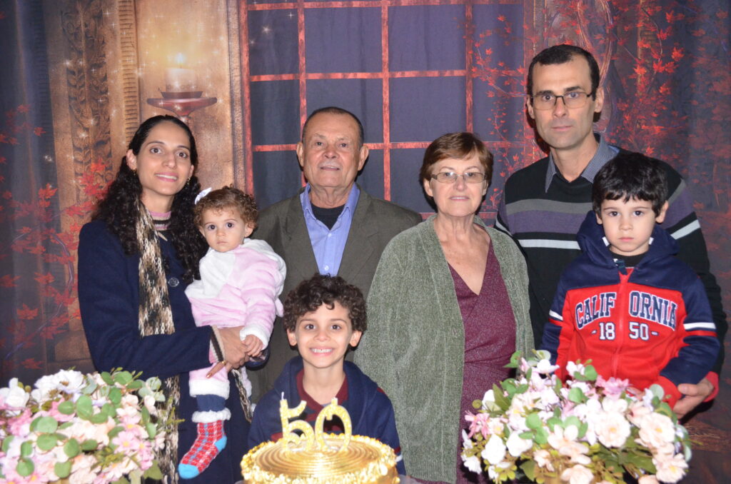 Sr. Adão Mascate e Sra. Maria: 50 anos de Matrimônio Sr. Adão Mascate e Sra. Maria: 50 anos de Matrimônio