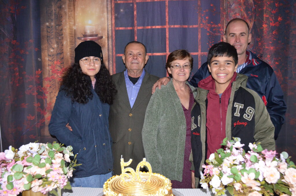 Sr. Adão Mascate e Sra. Maria: 50 anos de Matrimônio Sr. Adão Mascate e Sra. Maria: 50 anos de Matrimônio