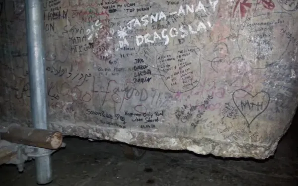 Altar dos cruzados é encontrado no Santo Sepulcro em Jerusalém Altar dos cruzados é encontrado no Santo Sepulcro em Jerusalém