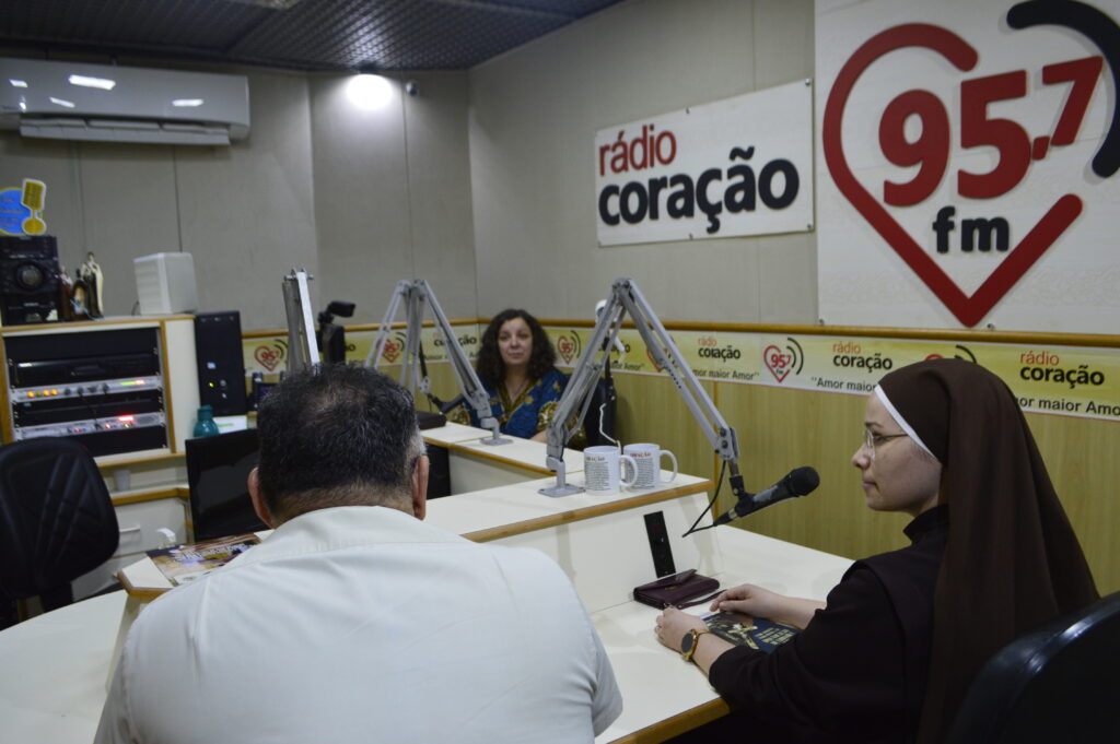 Pe. Leão Pedro e Irmã Viviane Maria falam da beatificação do Pe. Gilberto Maria Defina Pe. Leão Pedro e Irmã Viviane Maria falam da beatificação do Pe. Gilberto Maria Defina