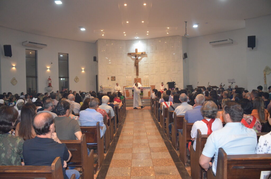 Missa em Ação de Graças e homenagens marcam os 16 anos de sacerdócio do Pe. Marcos Roberto Missa em Ação de Graças e homenagens marcam os 16 anos de sacerdócio do Pe. Marcos Roberto