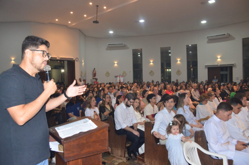 Missa em Ação de Graças e homenagens marcam os 16 anos de sacerdócio do Pe. Marcos Roberto Missa em Ação de Graças e homenagens marcam os 16 anos de sacerdócio do Pe. Marcos Roberto
