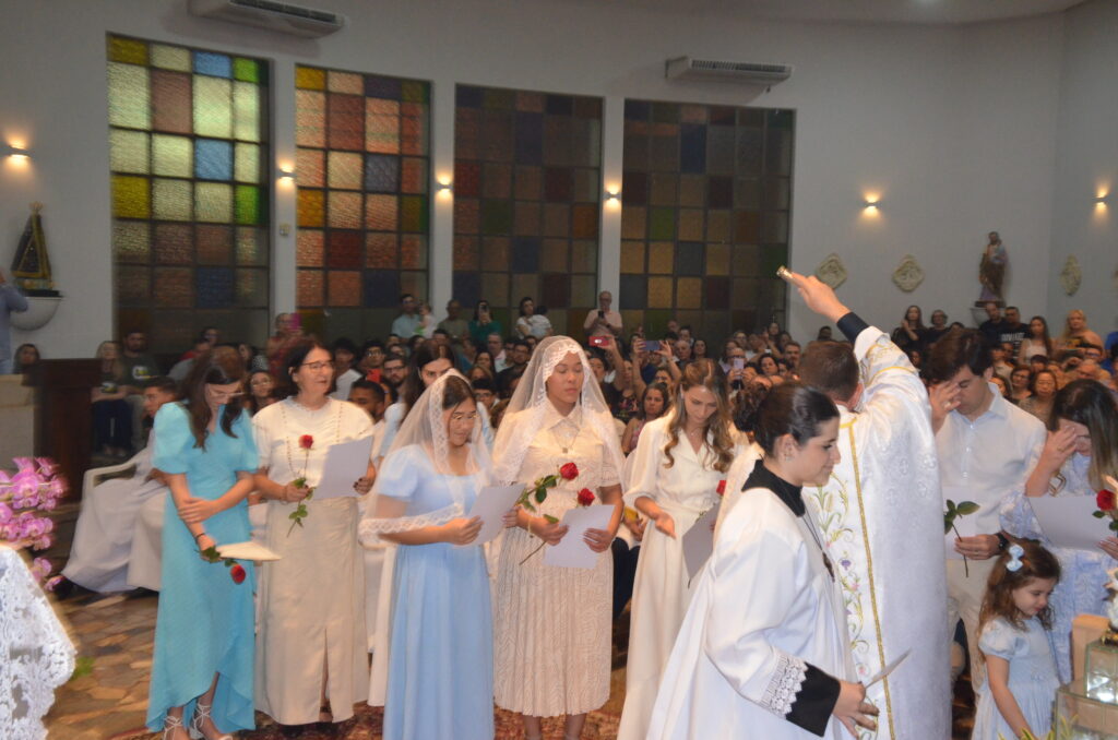 Missa em Ação de Graças e homenagens marcam os 16 anos de sacerdócio do Pe. Marcos Roberto Missa em Ação de Graças e homenagens marcam os 16 anos de sacerdócio do Pe. Marcos Roberto