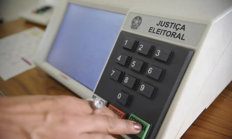 Foram recebidos pelos tribunais regionais eleitorais (TREs) 15.434 registros de candidaturas para prefeito, 15.531 para vice-prefeito e 424.750 para o cargo de vereador. O número ainda pode ser atualizado.
