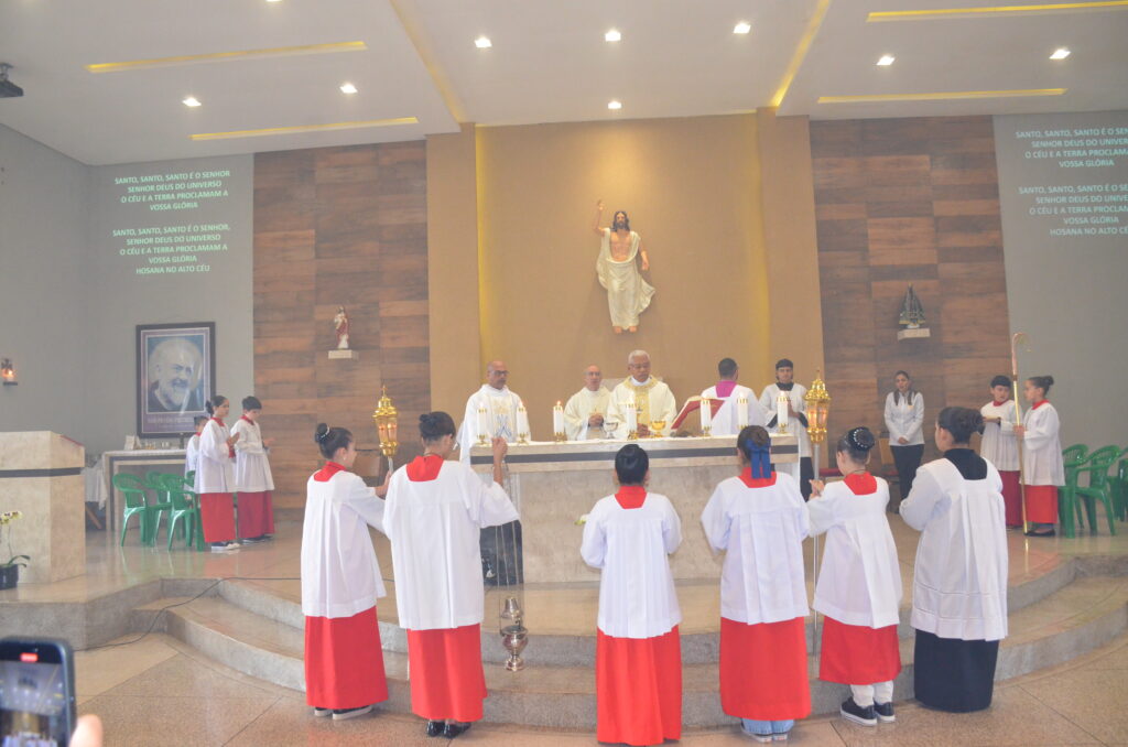 Dom Henrique preside Solenidade de Dedicação do Novo Altar do Santuário Pe. Pio Dom Henrique preside Solenidade de Dedicação do Novo Altar do Santuário Pe. Pio