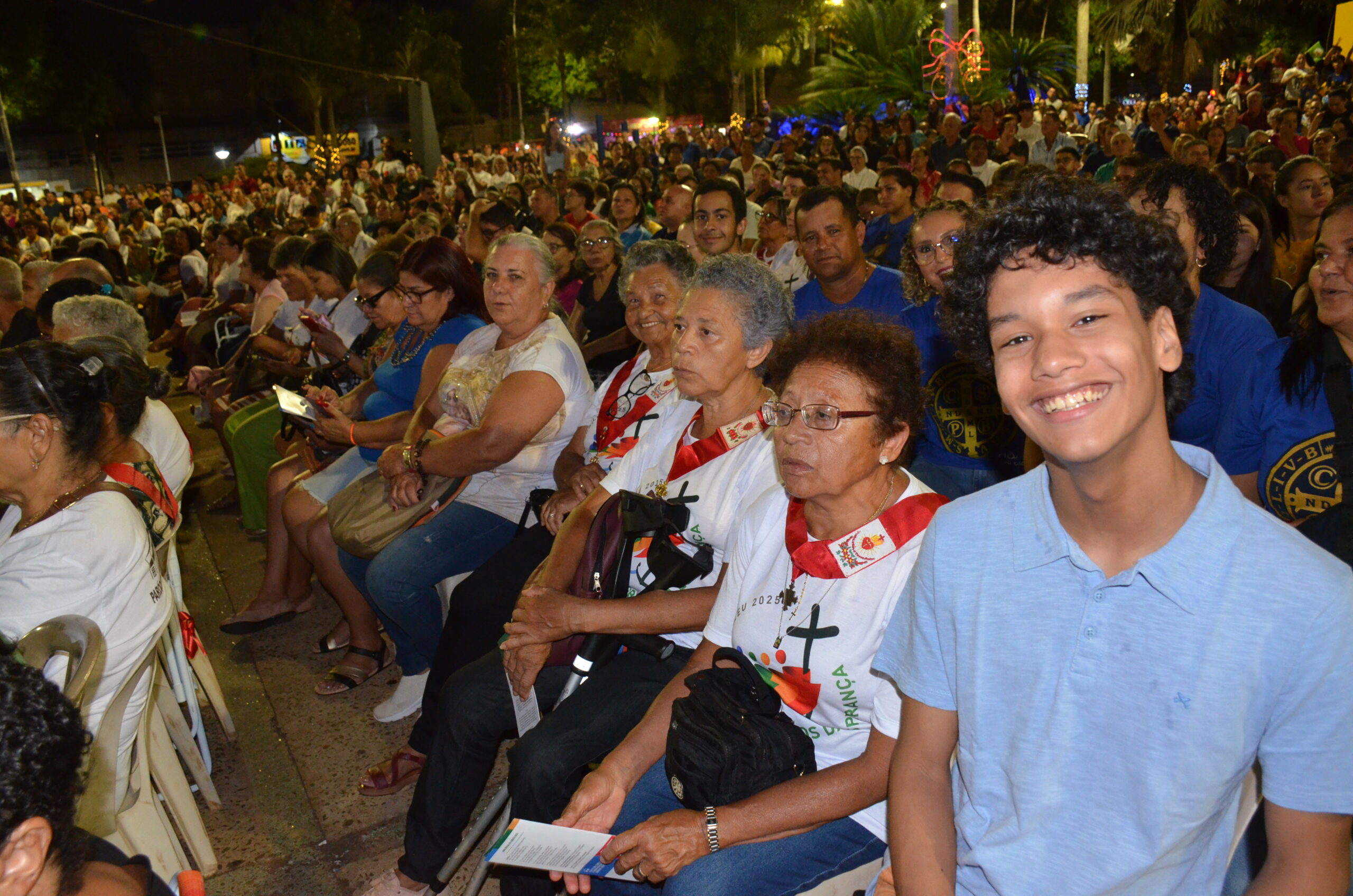 Abertura do Ano Jubilar reúne multidão de fiéis em Dourados Abertura do Ano Jubilar reúne multidão de fiéis em Dourados