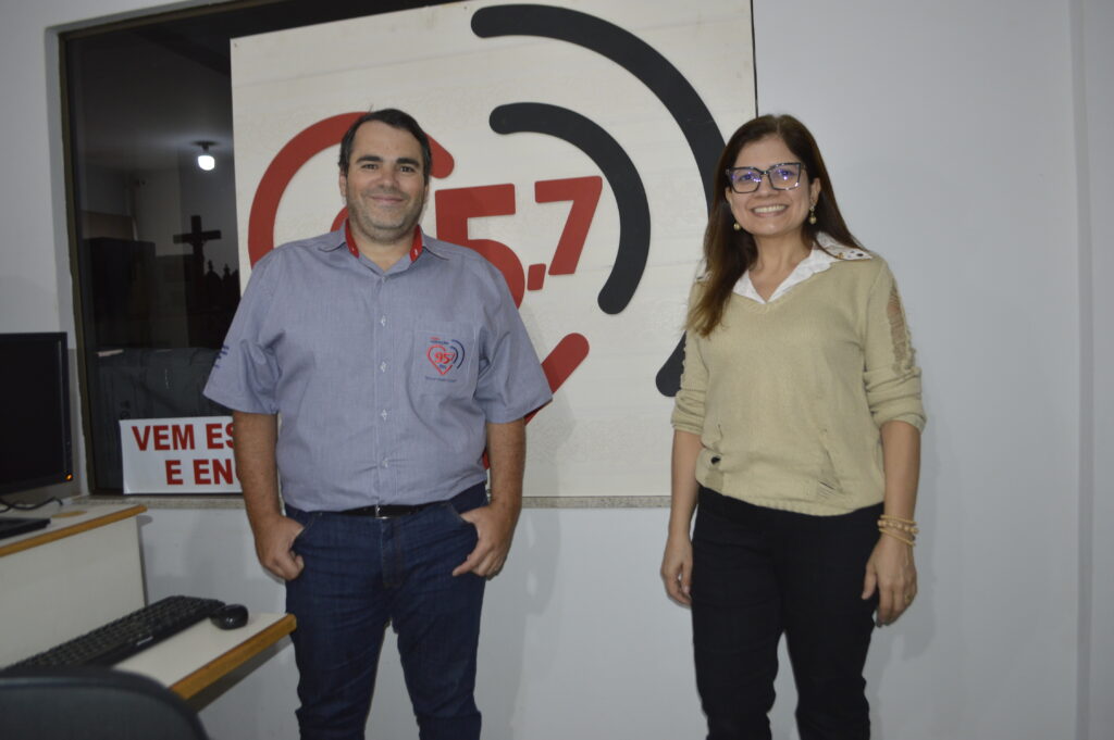 Psicóloga Juliana Weis fala sobre Autismo na Rádio Coração Psicóloga Juliana Weis fala sobre Autismo na Rádio Coração