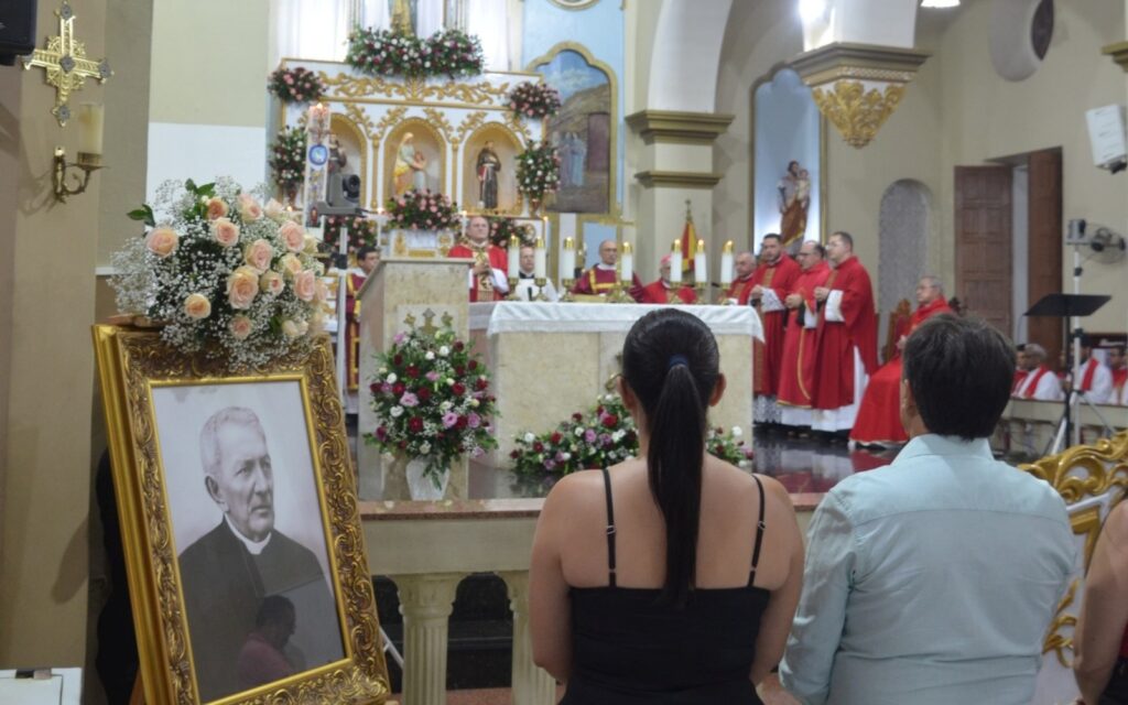 Encerra-se a fase diocesana da beatificação de padre Cícero em Juazeiro do Norte Encerra-se a fase diocesana da beatificação de padre Cícero em Juazeiro do Norte