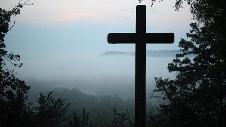 O Papa autorizou o Dicastério das Causas dos Santos a promulgar os Decretos relativos a 124 mártires mortos por ódio à fé durante a Guerra Civil Espanhola e 50 pelos nazistas durante a Segunda Guerra Mundial, além de um sacerdote que se tornará beato pelo reconhecimento do milagre. Também foram promulgados os Decretos relativos a quatro novos veneráveis, dentre eles o leigo brasileiro João Luiz Pozzobon, diácono permanente e pai de família.