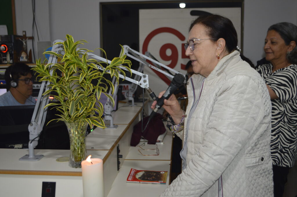 Pe. Welinton Costa preside missa na Rádio Coração Pe. Welinton Costa preside missa na Rádio Coração