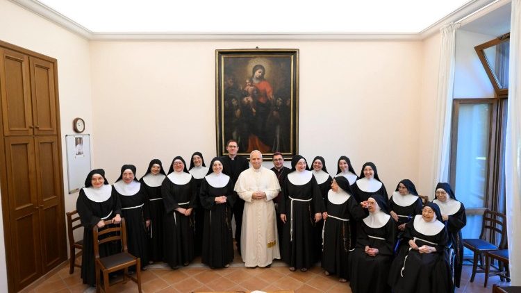 O Papa às clarissas: é belo que a Igreja conheça a vida de vocês O Papa às clarissas: é belo que a Igreja conheça a vida de vocês