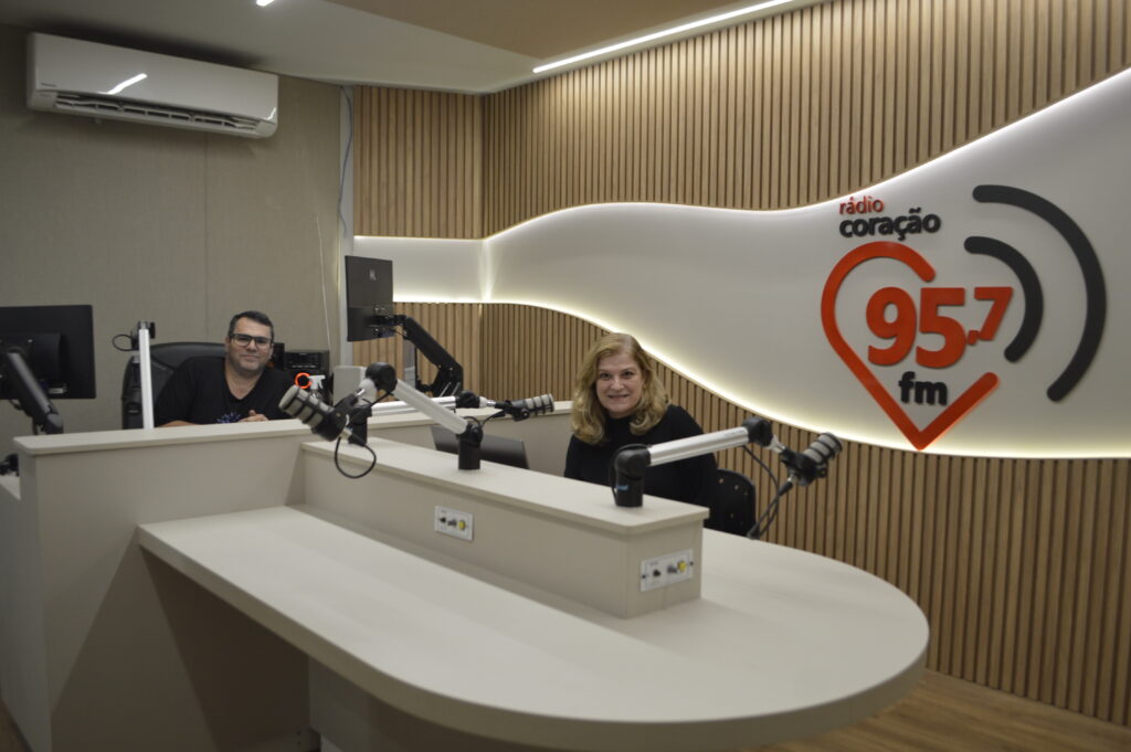 Rádio Coração inaugura novo e moderno estúdio Rádio Coração inaugura novo e moderno estúdio