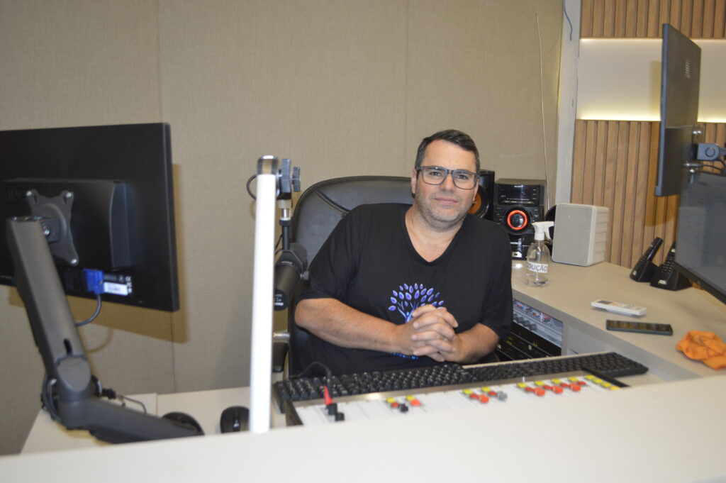 Rádio Coração inaugura novo e moderno estúdio Rádio Coração inaugura novo e moderno estúdio