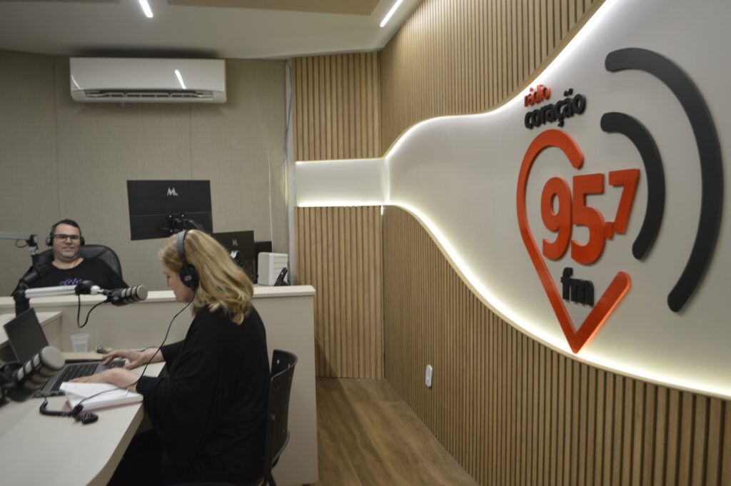 Rádio Coração inaugura novo e moderno estúdio Rádio Coração inaugura novo e moderno estúdio