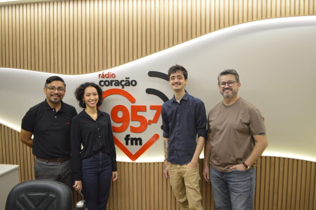 Rádio Coração lamenta profundamente a perda do Padre Alexsandro Lima Foto do último programa Ponto de Vista apresentado pelo padre AlexSandro 08/11.