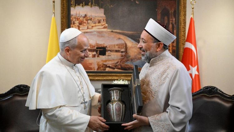 Leão XIV chega a Istambul Leão XIV chega a Istambul