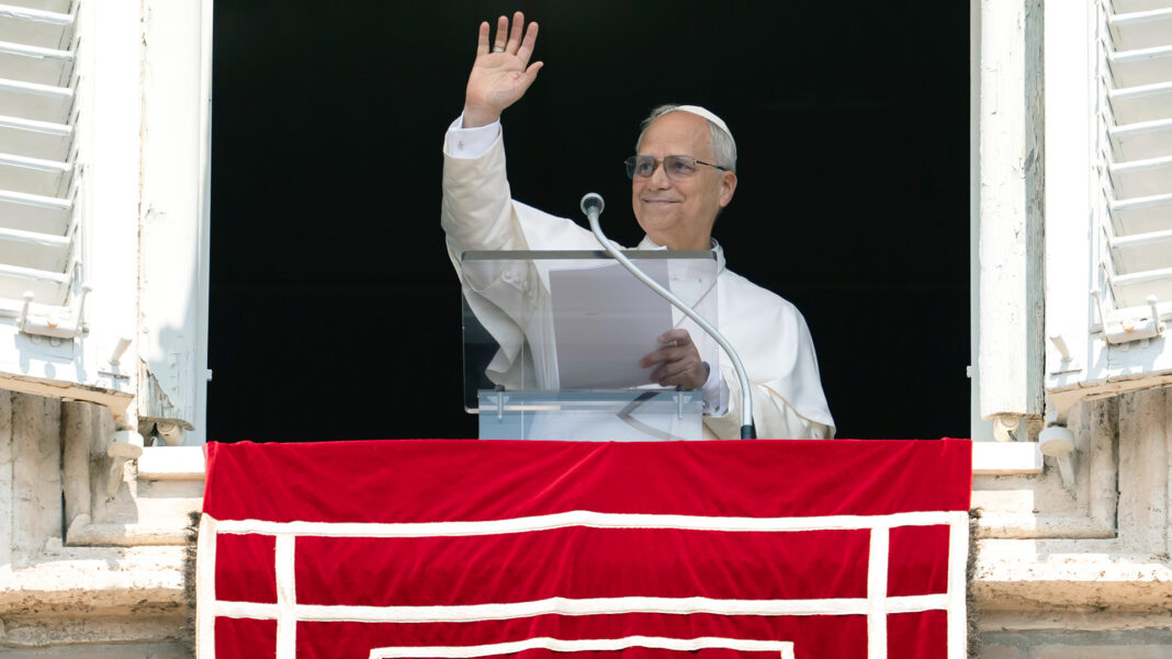 A fé ajuda-nos a olhar “a partir da perspectiva de Jesus e com os seus olhos: é uma participação no seu modo de ver” e, por isso, pede-nos que “abramos os olhos”, como Ele fazia, sobretudo para os sofrimentos dos outros e para as feridas do mundo: disse Leão XIV no Angelus ao meio-dia deste IV Domingo da Quaresma, na alocução que precedeu a oração mariana