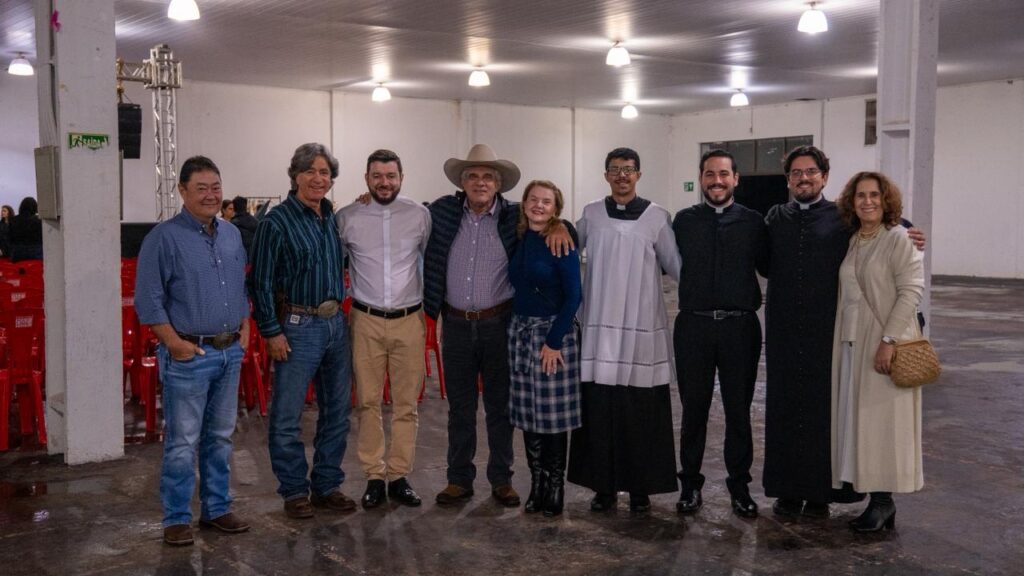 Bispo Dom Henrique celebrou missa que marcou encerramento da 60ª Expoagro Bispo Dom Henrique celebrou missa que marcou encerramento da 60ª Expoagro