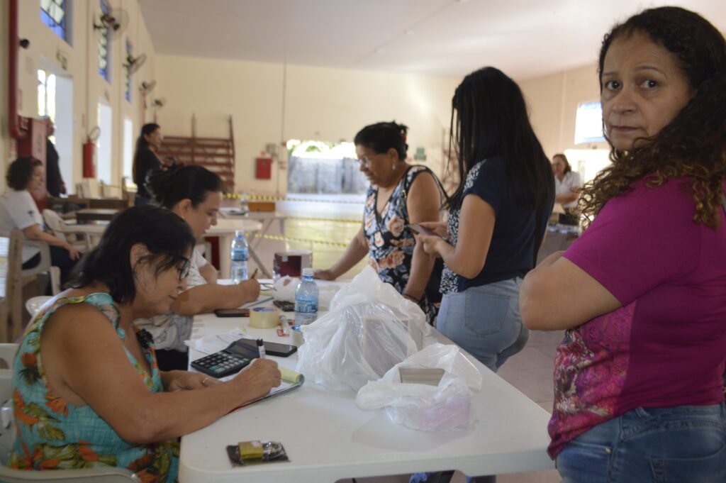 Feira do Coração atrai centenas de pessoas na casa de Retiros