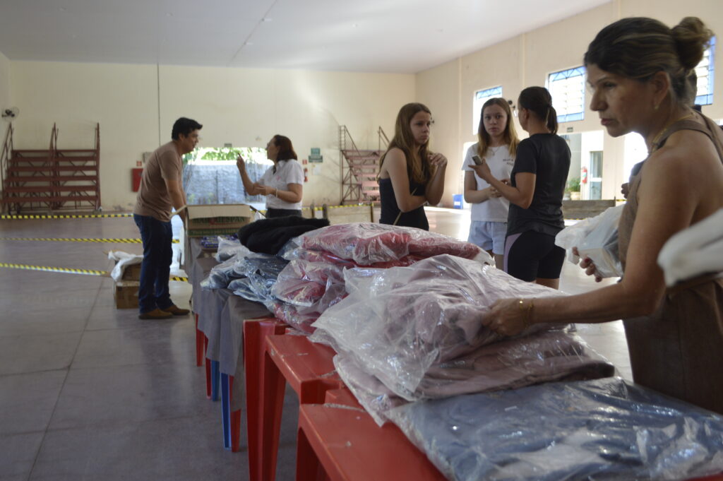 Feira do Coração atrai centenas de pessoas na casa de Retiros