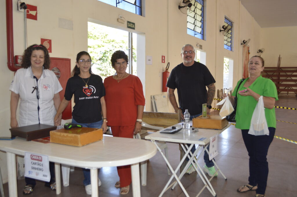 Feira do Coração atrai centenas de pessoas na casa de Retiros