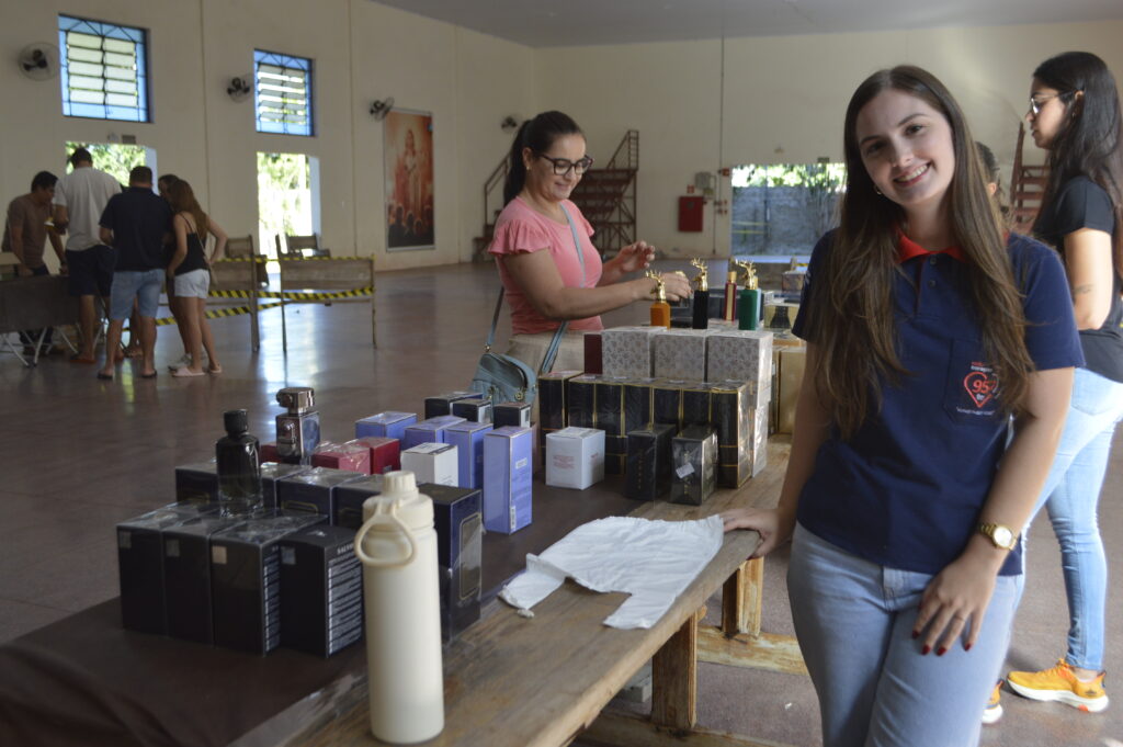 Feira do Coração atrai centenas de pessoas na casa de Retiros