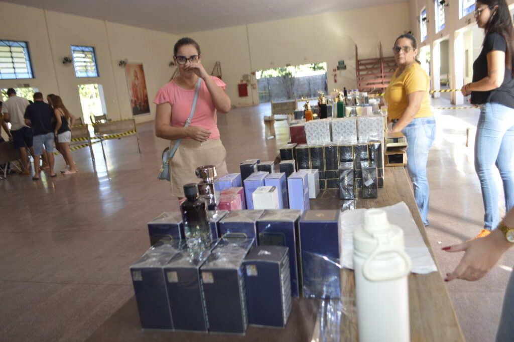 Feira do Coração atrai centenas de pessoas na casa de Retiros