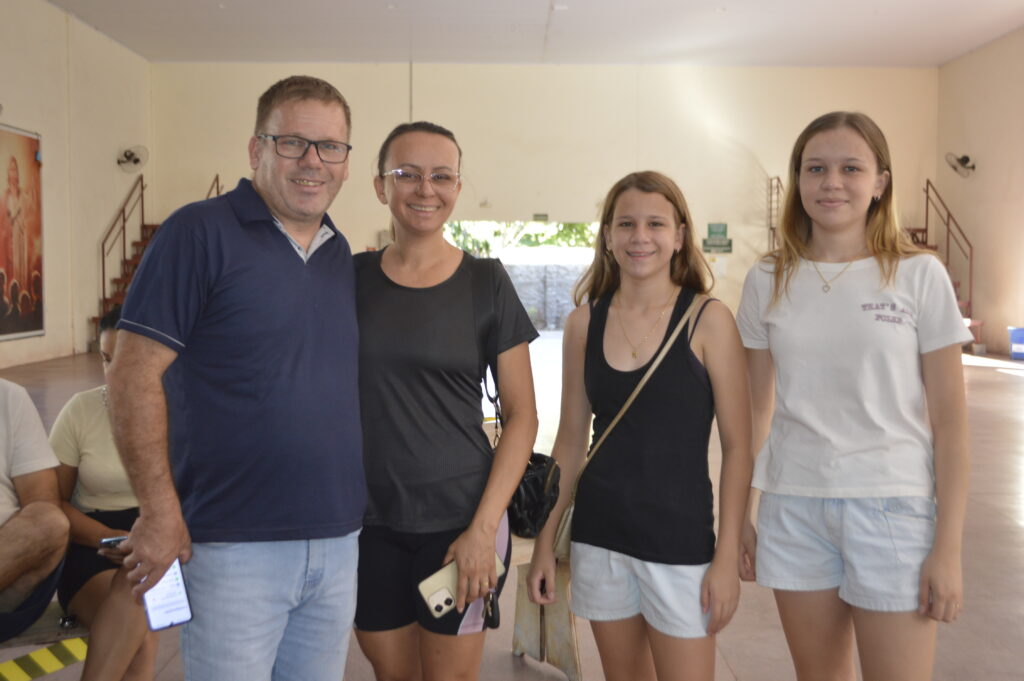 Feira do Coração atrai centenas de pessoas na casa de Retiros