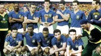 Nossa Senhora Aparecida e o uniforme azul da seleção brasileira Nossa Senhora Aparecida e o uniforme azul da seleção brasileira