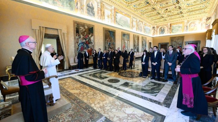 Papa sobre o combate aos vícios: a Igreja deve ser a família de todas as pessoas Papa sobre o combate aos vícios: a Igreja deve ser a família de todas as pessoas