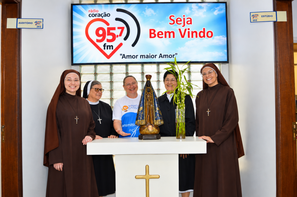 ‘Vidas Consagradas’ - Novo programa da Rádio coração FM ‘Vidas Consagradas’ - Novo programa da Rádio coração FM