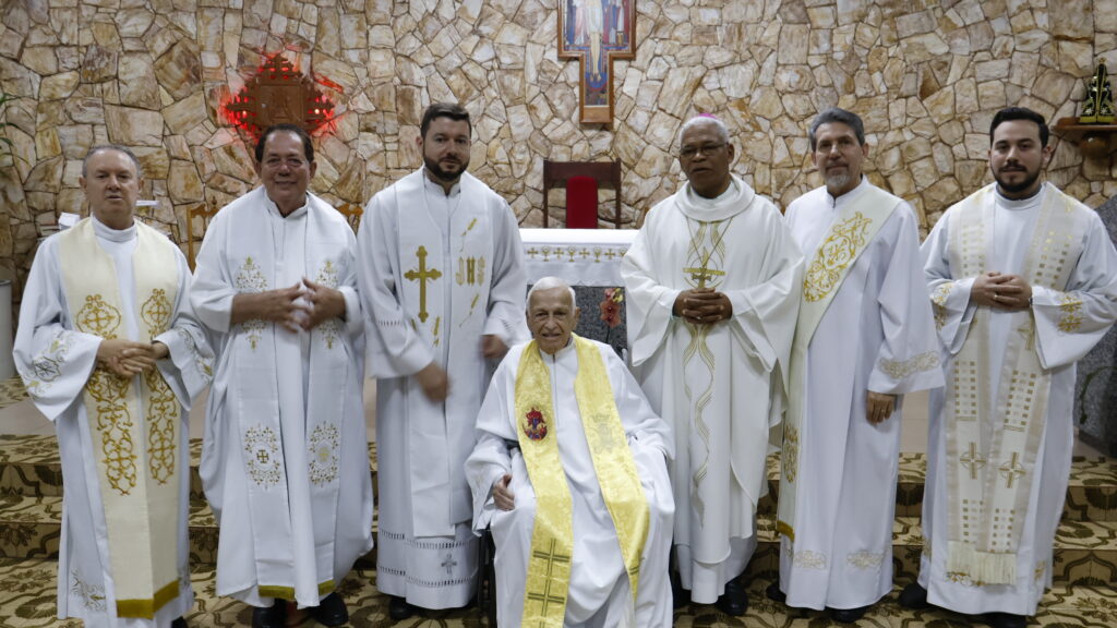 Pe. Beto recebe cuidados intensivos de uma equipe de profissionais, com o amparo da Cúria Diocesana, que acompanha de perto suas necessidades. A Diocese agradece a Deus por sua vida e por sua dedicação ao sacerdócio, confiando sua caminhada à graça de Deus e à proteção de Nossa Senhora.