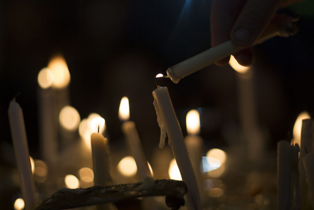Neste dia de memória e oração, a Diocese convida todos a viverem a fé na ressurreição, confiando à misericórdia de Deus aqueles que já partiram e renovando a esperança no encontro definitivo com o Senhor.