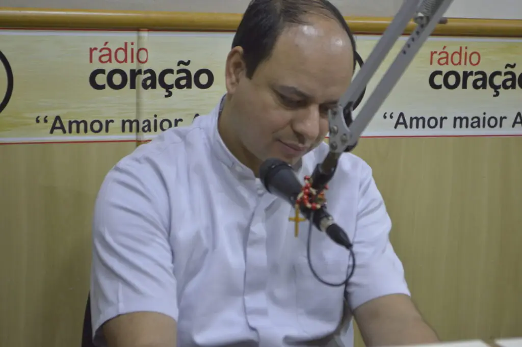 Ponto de Vista - Vocação sacerdotal na Igreja Católica: desafios e esperanças Ponto de Vista - Vocação sacerdotal na Igreja Católica: desafios e esperanças