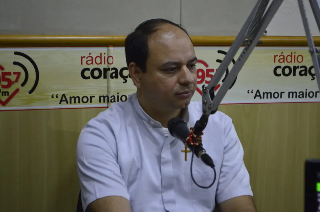 Ponto de Vista - Vocação sacerdotal na Igreja Católica: desafios e esperanças Ponto de Vista - Vocação sacerdotal na Igreja Católica: desafios e esperanças