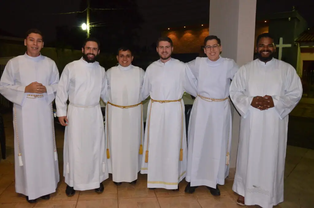 Missa em Ação de Graças e homenagens marcam os 16 anos de sacerdócio do Pe. Marcos Roberto Missa em Ação de Graças e homenagens marcam os 16 anos de sacerdócio do Pe. Marcos Roberto