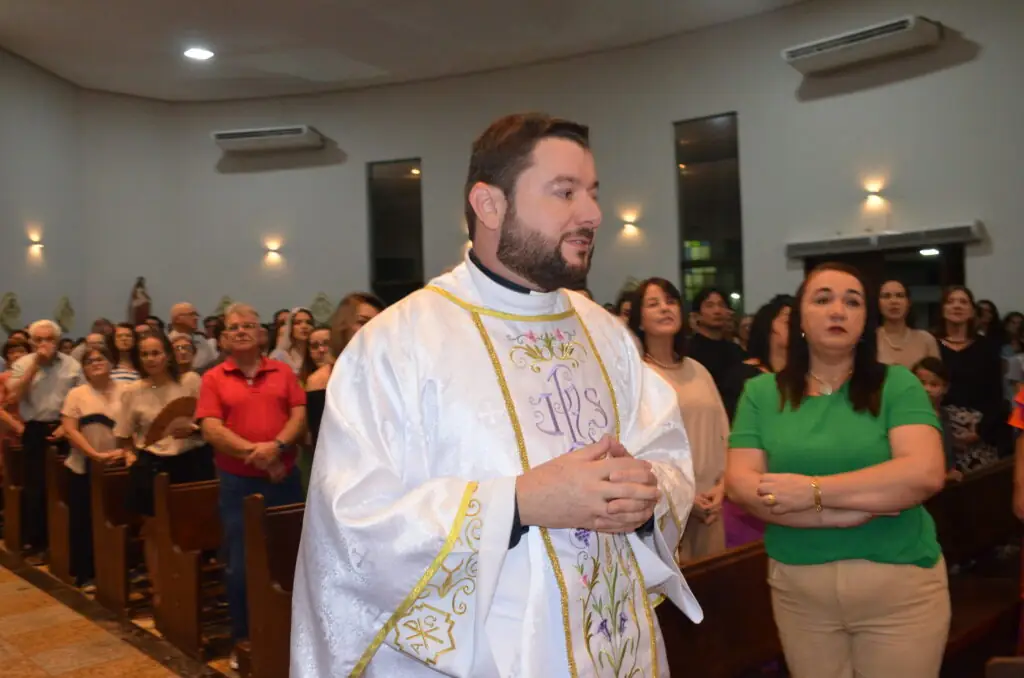 Missa em Ação de Graças e homenagens marcam os 16 anos de sacerdócio do Pe. Marcos Roberto Missa em Ação de Graças e homenagens marcam os 16 anos de sacerdócio do Pe. Marcos Roberto