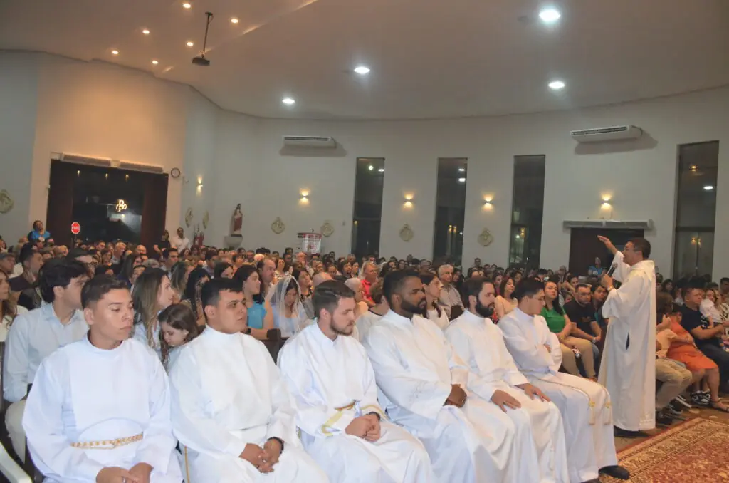 Missa em Ação de Graças e homenagens marcam os 16 anos de sacerdócio do Pe. Marcos Roberto Missa em Ação de Graças e homenagens marcam os 16 anos de sacerdócio do Pe. Marcos Roberto