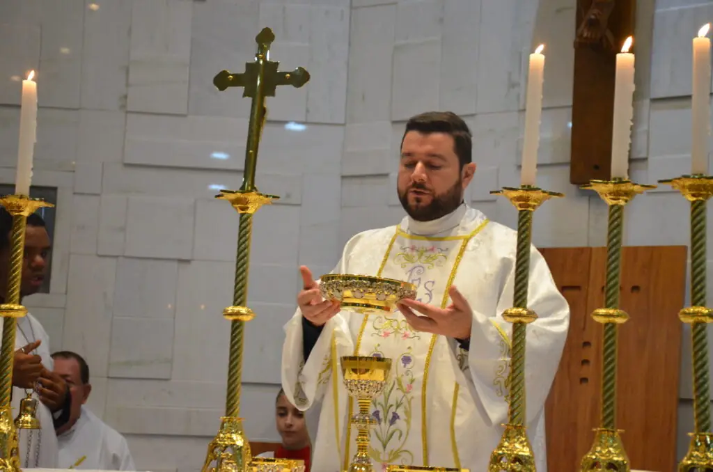 Missa em Ação de Graças e homenagens marcam os 16 anos de sacerdócio do Pe. Marcos Roberto Missa em Ação de Graças e homenagens marcam os 16 anos de sacerdócio do Pe. Marcos Roberto