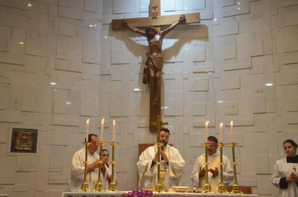 Missa em Ação de Graças e homenagens marcam os 16 anos de sacerdócio do Pe. Marcos Roberto Missa em Ação de Graças e homenagens marcam os 16 anos de sacerdócio do Pe. Marcos Roberto