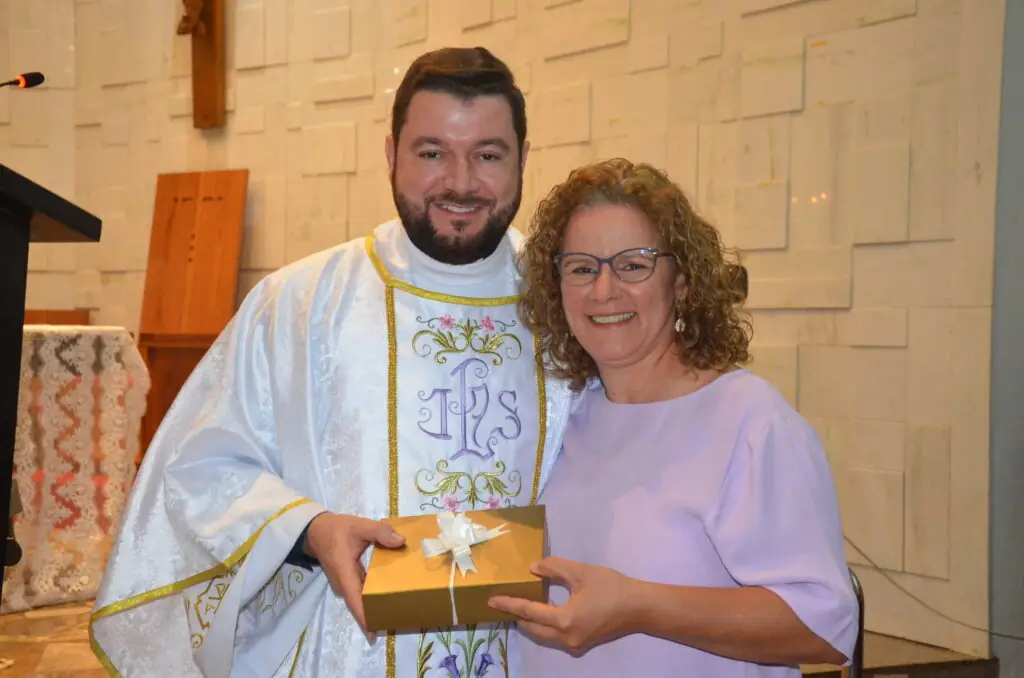 Missa em Ação de Graças e homenagens marcam os 16 anos de sacerdócio do Pe. Marcos Roberto Missa em Ação de Graças e homenagens marcam os 16 anos de sacerdócio do Pe. Marcos Roberto