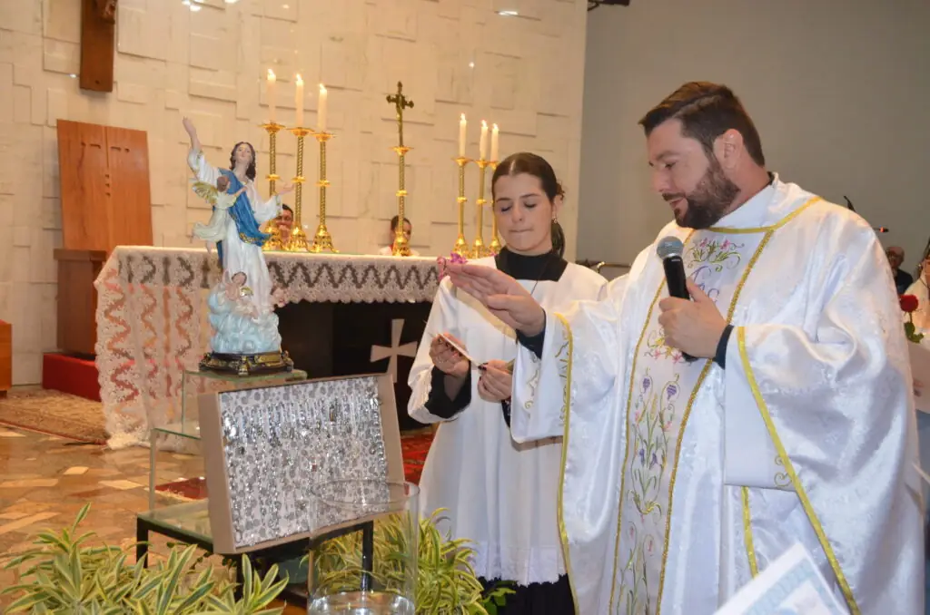 Missa em Ação de Graças e homenagens marcam os 16 anos de sacerdócio do Pe. Marcos Roberto Missa em Ação de Graças e homenagens marcam os 16 anos de sacerdócio do Pe. Marcos Roberto