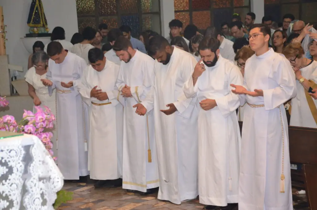 Missa em Ação de Graças e homenagens marcam os 16 anos de sacerdócio do Pe. Marcos Roberto Missa em Ação de Graças e homenagens marcam os 16 anos de sacerdócio do Pe. Marcos Roberto