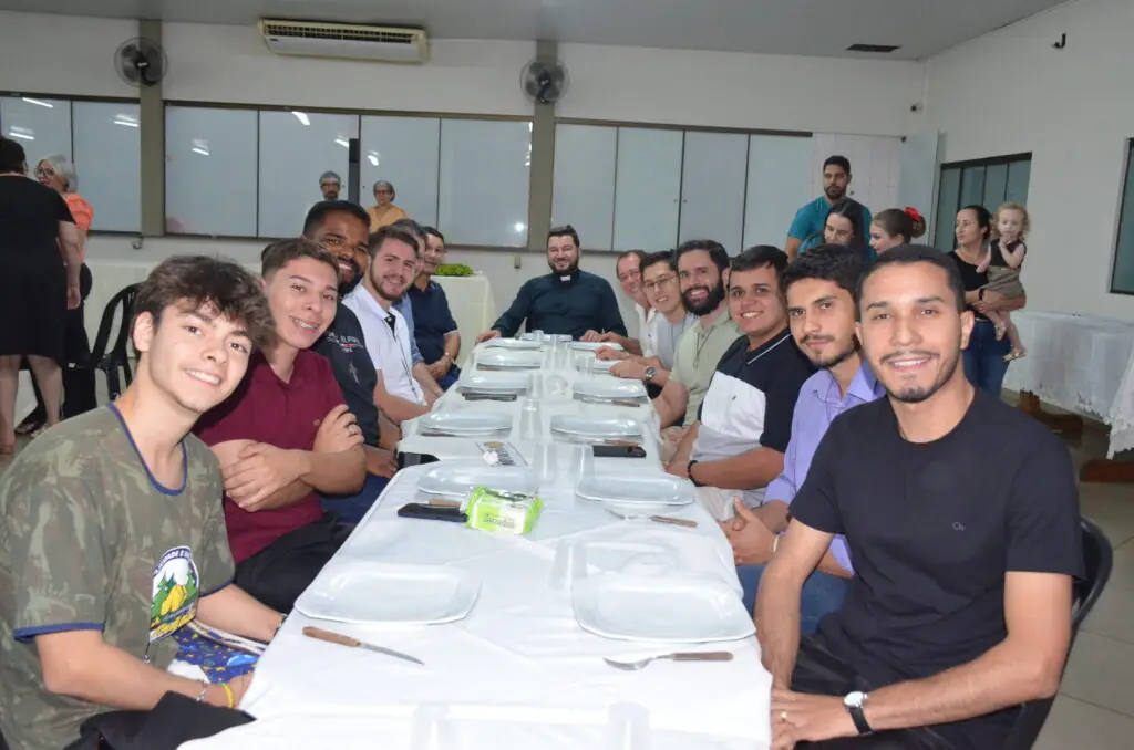 Missa em Ação de Graças e homenagens marcam os 16 anos de sacerdócio do Pe. Marcos Roberto Missa em Ação de Graças e homenagens marcam os 16 anos de sacerdócio do Pe. Marcos Roberto